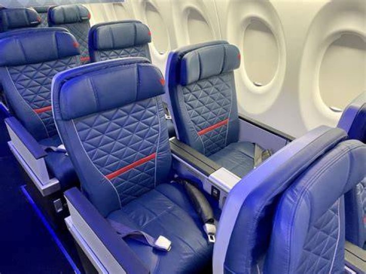 Are Delta comfort seats wider?