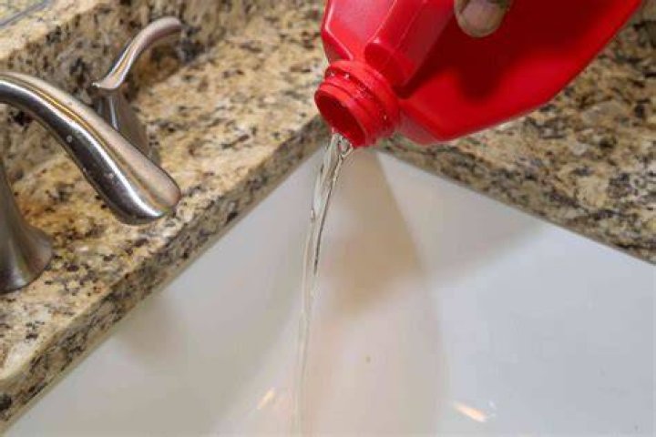 Can lye damage pipes?