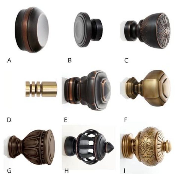 Do curtain rods need finials?