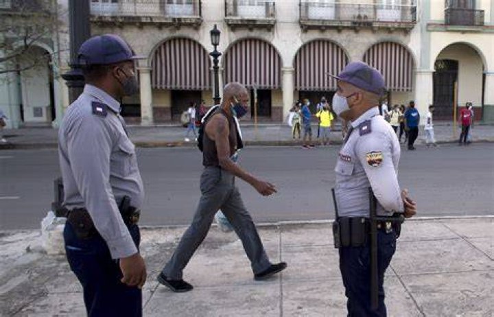 Does Cuba have police?